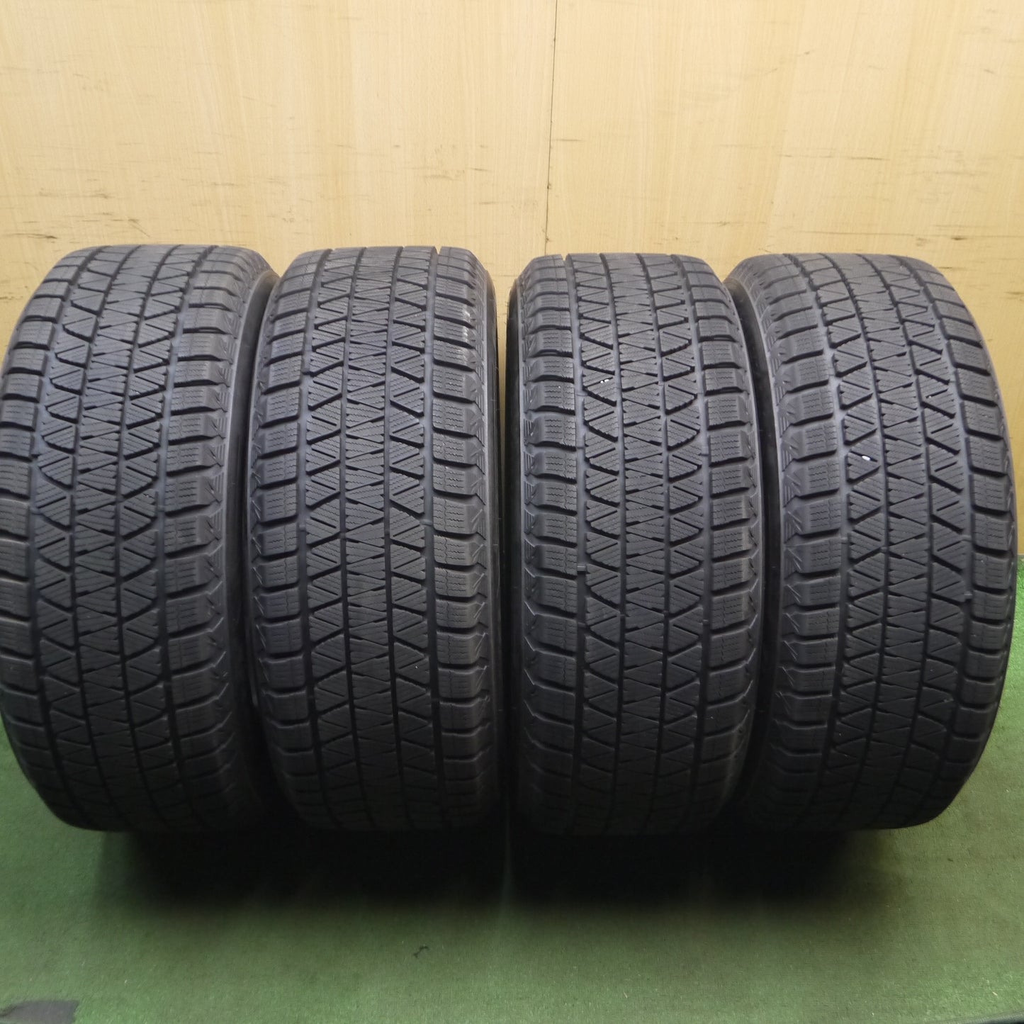 *送料無料*バリ溝！キレイ！9.5分★ベンツ 等 MAK 255/55R18 スタッドレス ブリヂストン ブリザック DM-V3 18インチ PCD112/5H★4011304クス