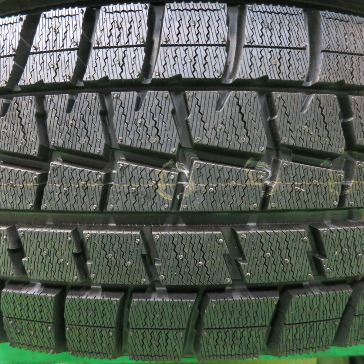 *送料無料*未使用★スタッドレス 215/60R17 ダンロップ ウインターマックス WM01 タイヤ 17インチ C-HR エクストレイル 等★4012902イスタ