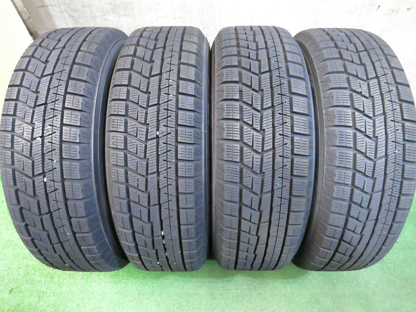 [送料無料]バリ溝！21年！キレイ！ほぼ10分★スタッドレス 175/65R14 ヨコハマ アイスガード iG60 GRASS グラス 14インチ PCD100/4H★3011106Hス