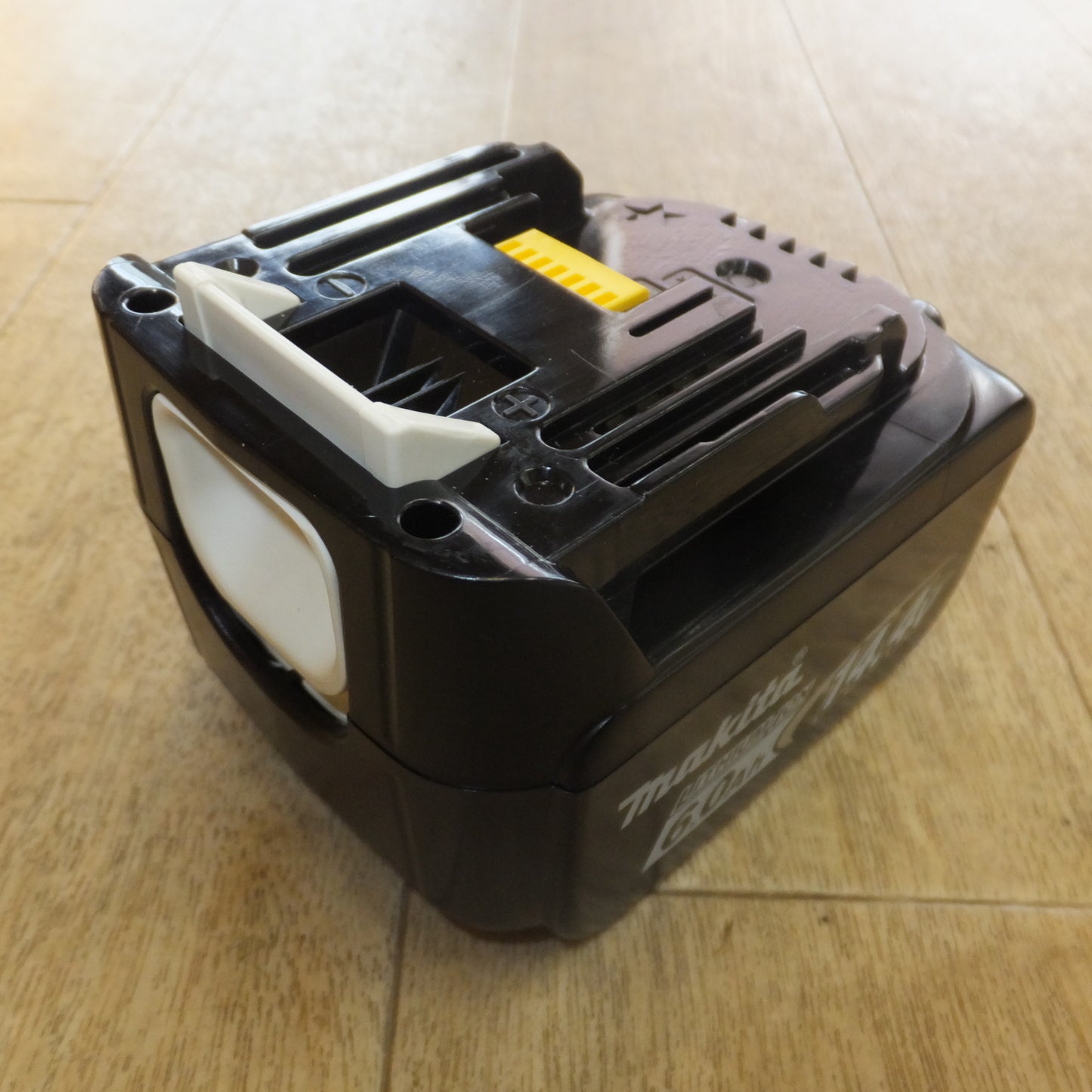 [送料無料]未使用★マキタ makita 125mm 充電式マルノコ HS470DRG 14.4V★