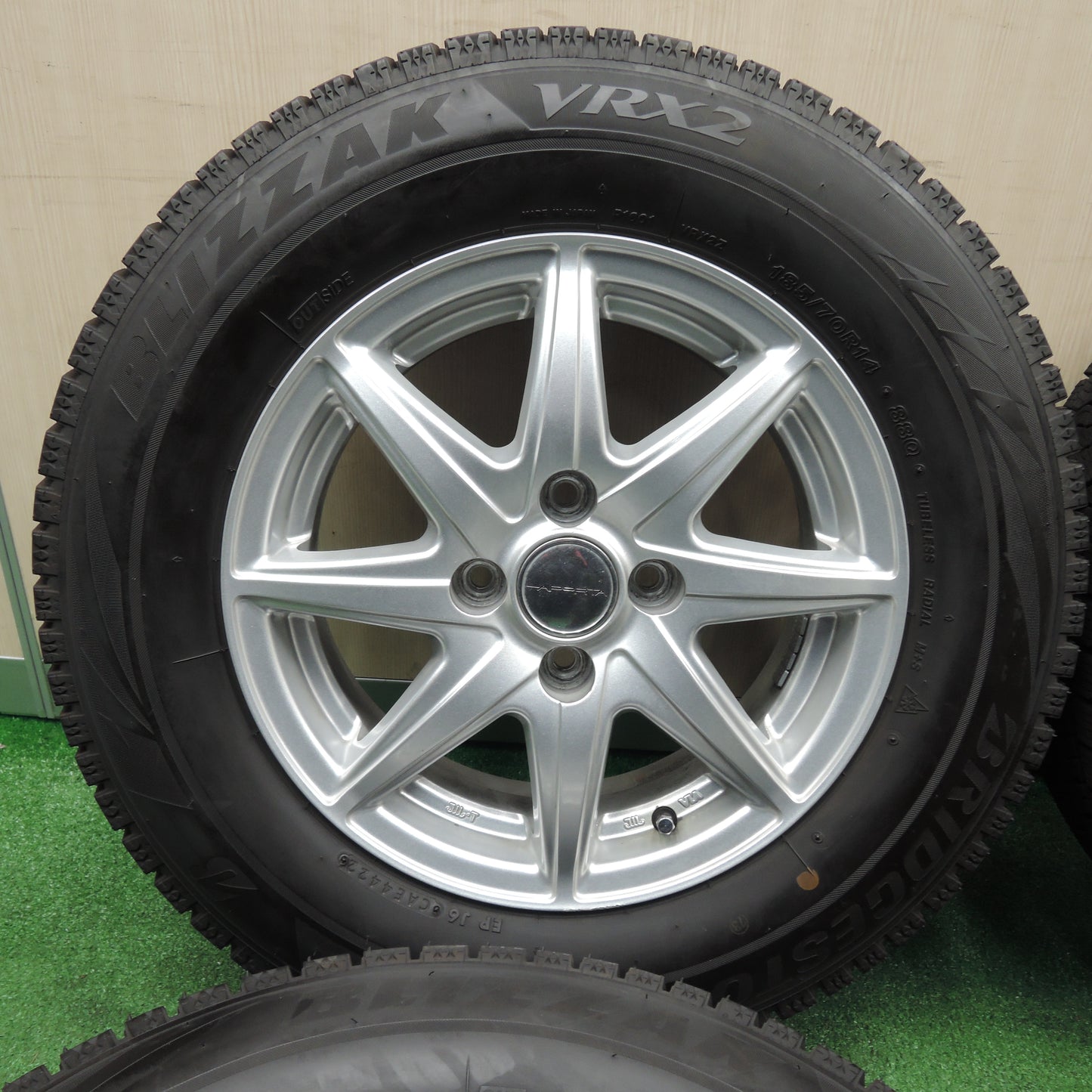 *送料無料*バリ溝！22年！キレイ！9.5分以上★スタッドレス 185/70R14 ブリヂストン ブリザック VRX2 LAPORTA ラポルタ 14インチ PCD100/4H★3111512SYス