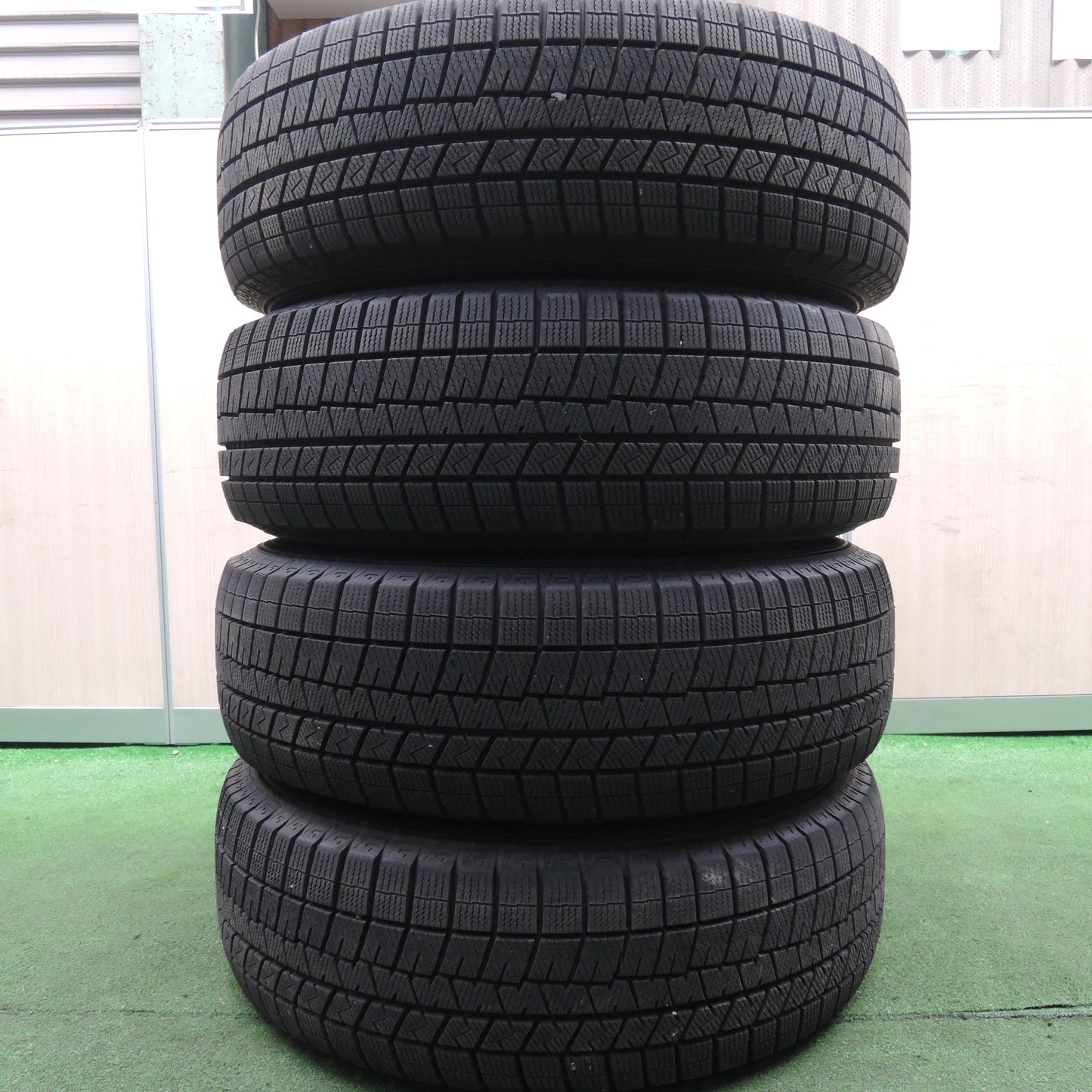 *送料無料*バリ溝！21年！キレイ！9.5分★ハイエース 等 215/70R15 スタッドレス ダンロップ ウインターマックス03 スチール ホイール 15インチ PCD139.7/6H★3120214HAス