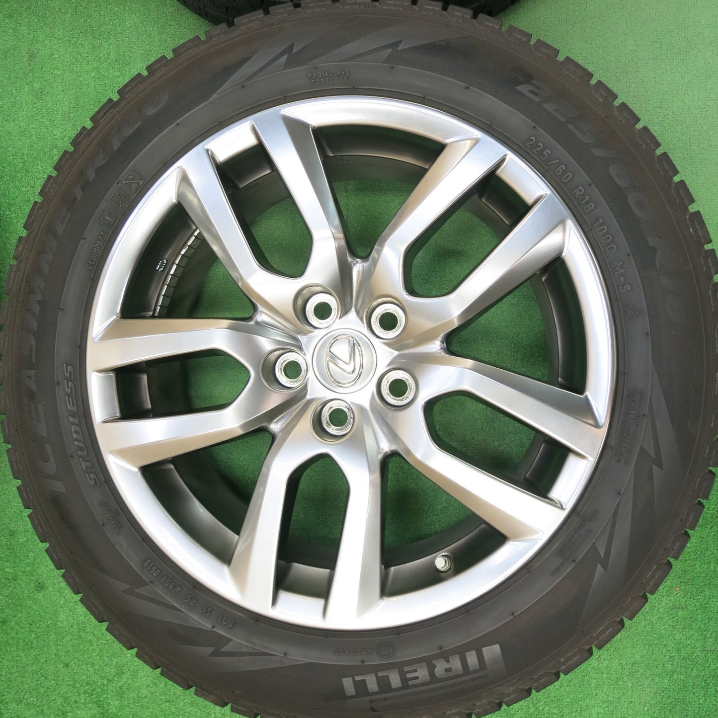[送料無料]センサー付き！バリ溝！綺麗！9分★レクサス NX300h バージョンL 純正 225/60R18 スタッドレス ピレリアイスアシンメトリコ PCD114.3/5H★3051705ヒス