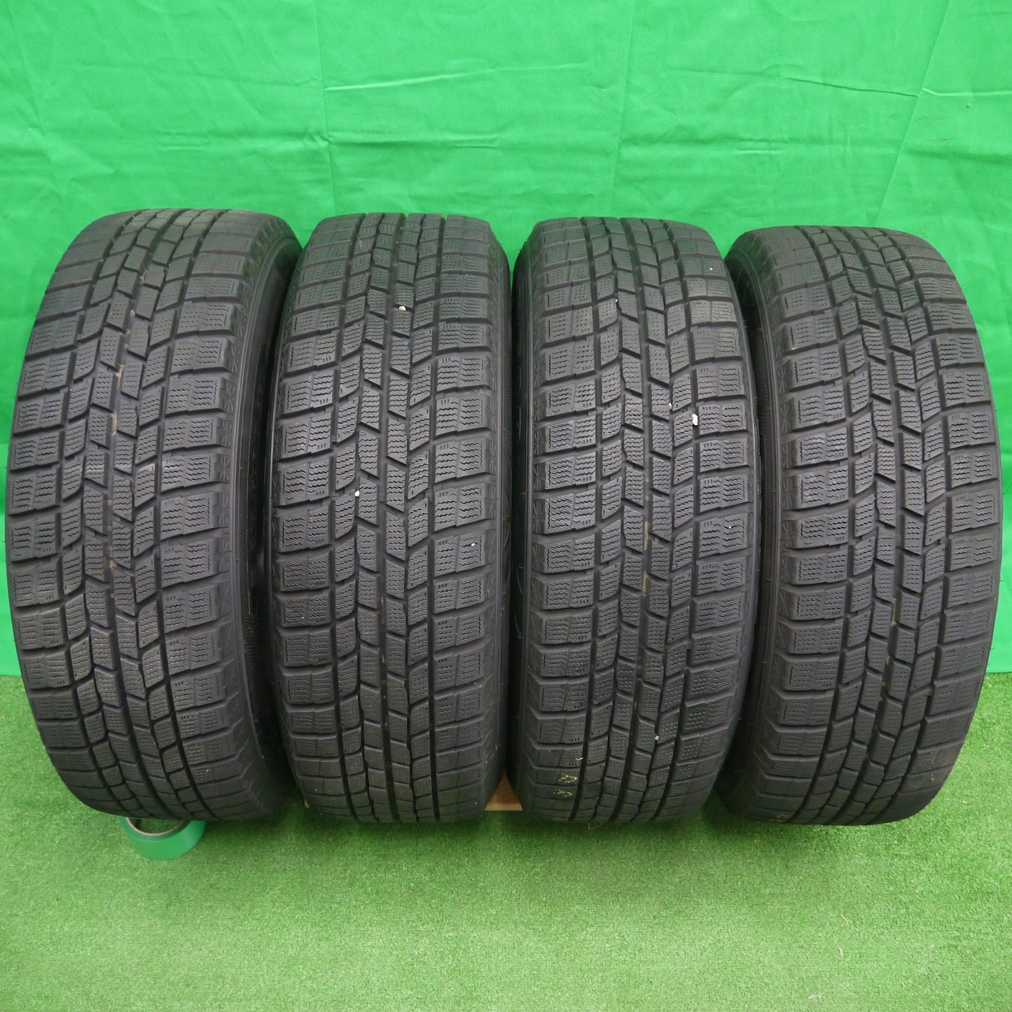 [送料無料]超バリ溝！キレイ！9.5分以上★LOXARNY SPORT BADX 215/60R17 スタッドレス グッドイヤー アイスナビ6 ロクサーニ 17インチ PCD114.3/5H★3062402Iス