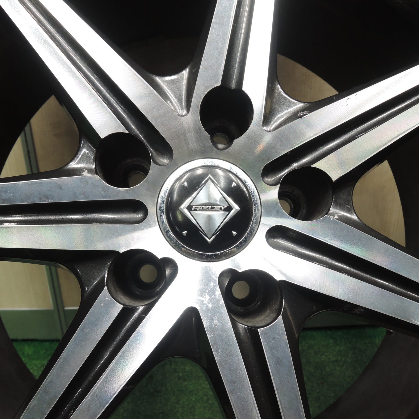 *送料無料* バリ溝！キレイ！9.5分★スタッドレス 225/60R18 ダンロップ ウインターマックス SJ8 RiZLEY ライツレー 18インチ PCD114.3/5H★4030509TNス