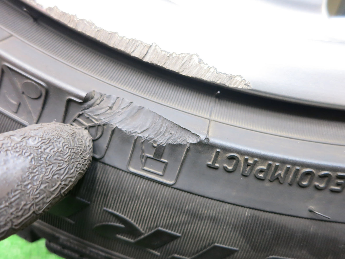 [送料無料]キレイ★BMW 等 TECMAG 225/50R17 スタッドレス テクマグ ピレリ アイスアシンメトリコ 17インチ PCD120/5H★2120308ヒス