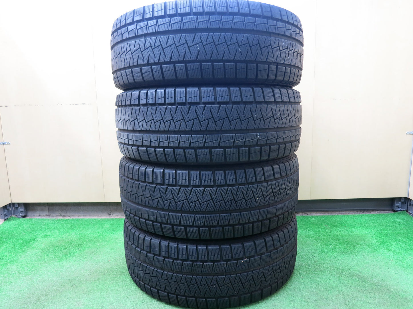 [送料無料]バリ溝！21年！9.5分以上★スタッドレス 235/55R18 ピレリ アイスアシンメトリコ タイヤ 18インチ レクサス RX NX ハリアー RAV4 等★2121703ヒスタ
