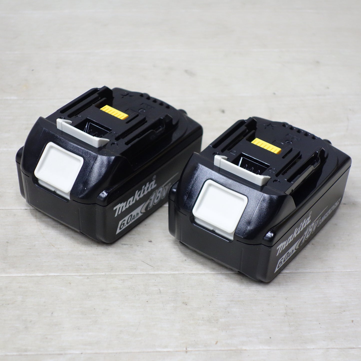 [送料無料] 美品◆makita マキタ 充電式チェンソー MUC204DRGX 18V BL1860B バッテリー2個 充電器付き 切断機 電動工具◆