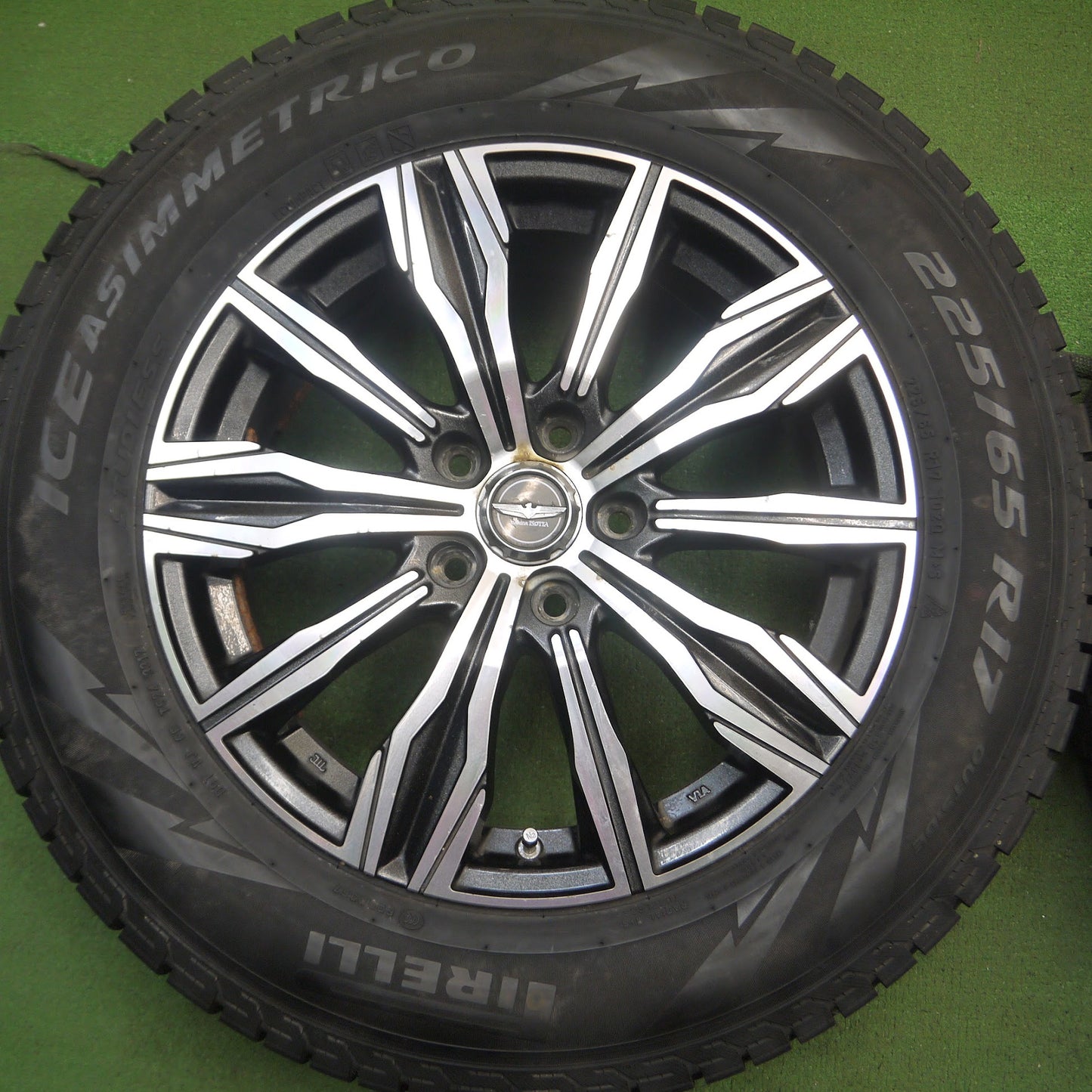 [送料無料]バリ溝！9.5分以上★makina ISOTTA ECCITA LFM517 225/65R17 スタッドレス ピレリ アイスアシンメトリコ マキナイゾッタ PCD114.3/5H★3091204Hス
