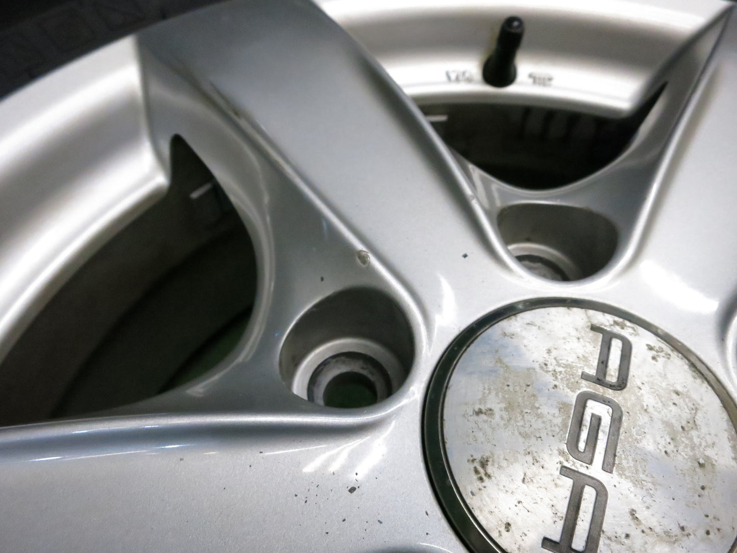 [送料無料]バリ溝！21年！ほぼ10分★ワーゲン 等 AGA 195/65R15 スタッドレス ピレリ アイスアシンメトリコ プラス 15インチ PCD112/5H★2121602Hス