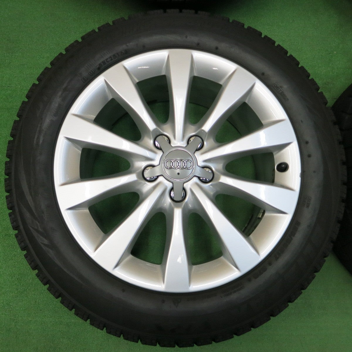 *送料無料* バリ溝！キレイ！8.5分★アウディ A6 純正 225/55R17 スタッドレス ブリヂストン ブリザック VRX 17インチ PCD112/5H★4030802イス