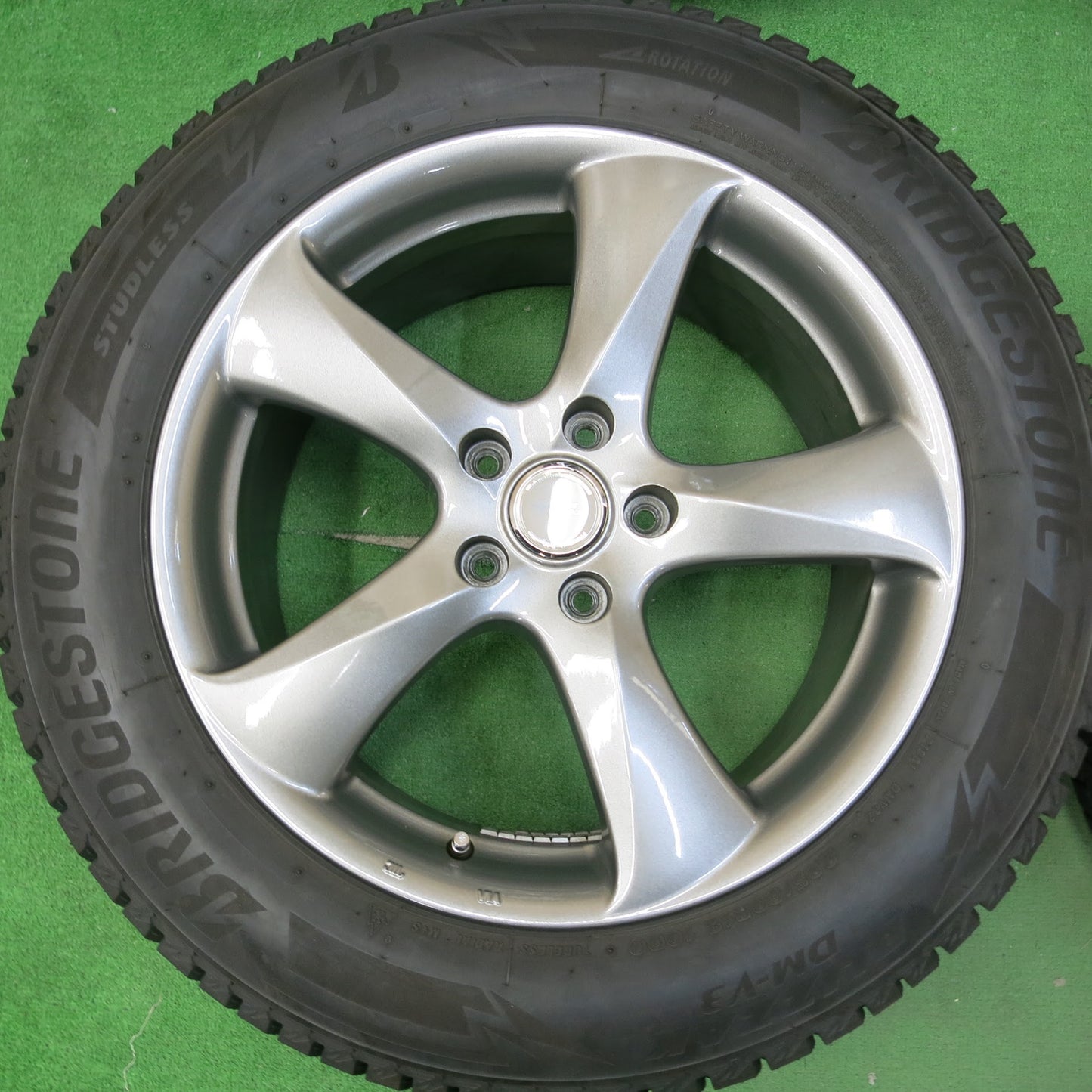[送料無料]バリ溝！20年！キレイ！9.5分★スタッドレス 225/60R18 ブリヂストン ブリザック DM-V3 TOPRUN トップラン 18インチ PCD114.3/5H★3062801ヒス