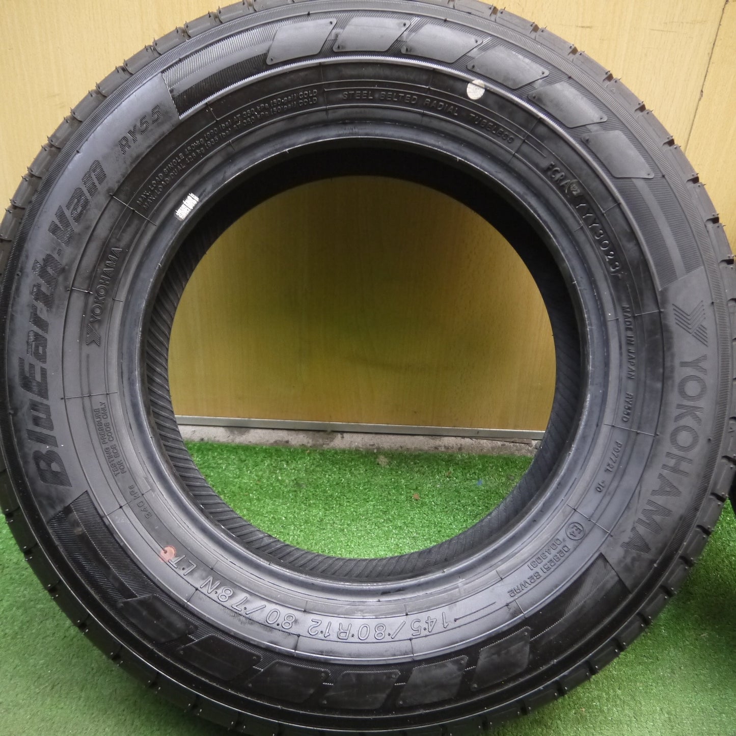 *送料無料*新車外し！23年★145/80R12 80/78N ヨコハマ BluEarth-Van RY55 タイヤ 12インチ 小型 トラック バン 等★3122709Hノタ
