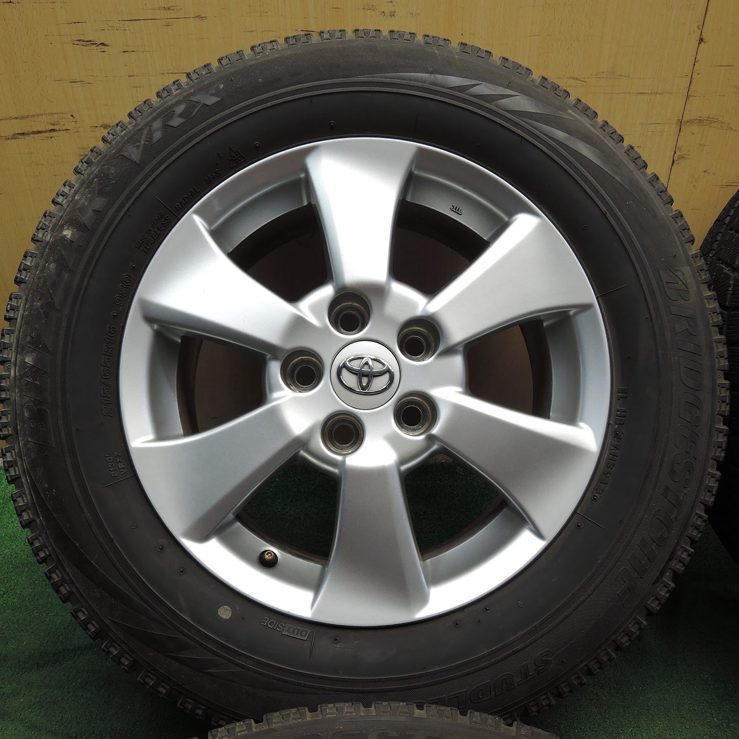 [送料無料]キレイ★トヨタ 20系 アルファード ヴェルファイア 純正 215/65R16 スタッドレス ブリヂストン ブリザック VRX 16インチ PCD114.3/5H★3091903クス