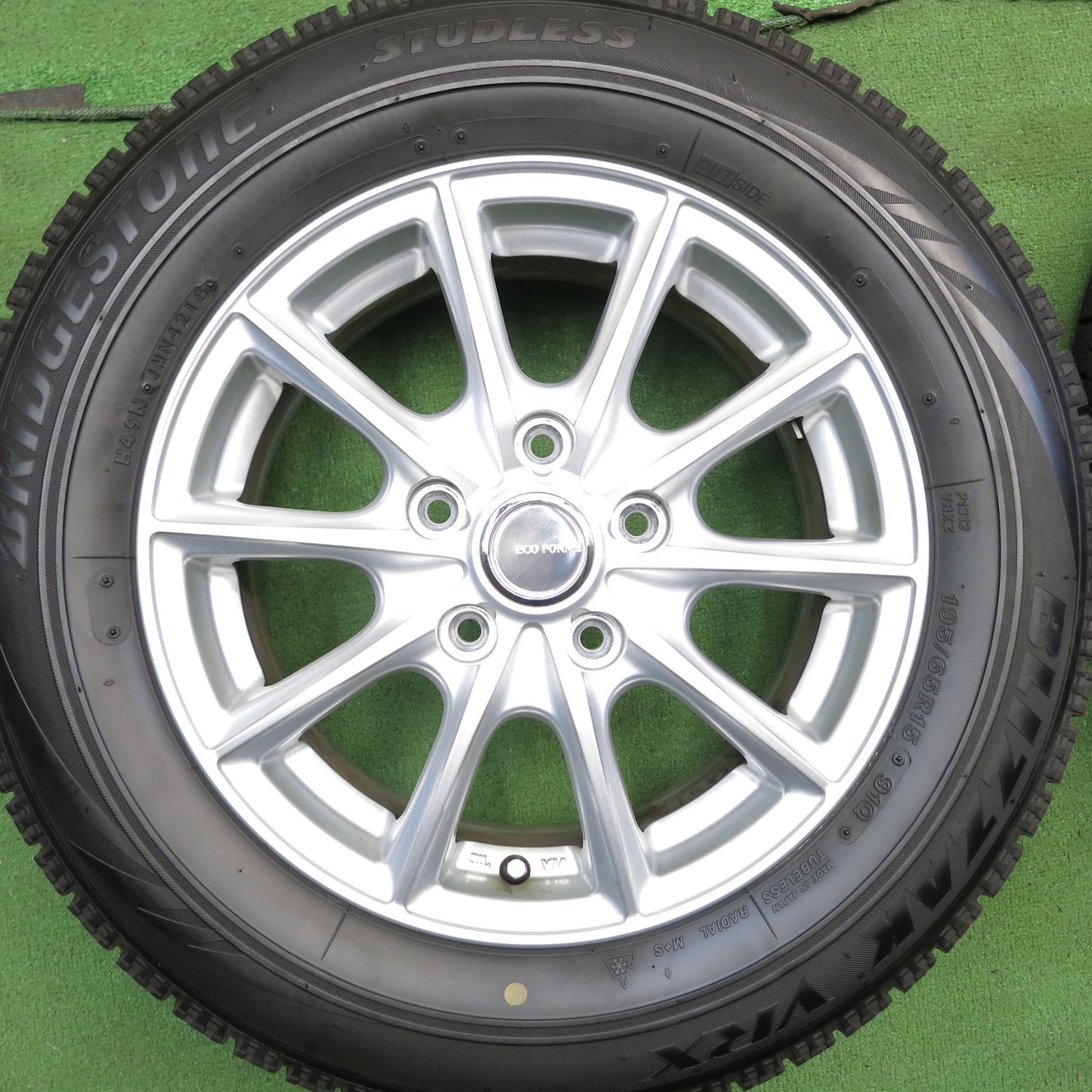 [送料無料]バリ溝！キレイ！9.5分★スタッドレス 195/65R15 ブリヂストン ブリザック VRX ECO FORME エコフォルム 15インチ PCD114.3/5H★3062313Hス