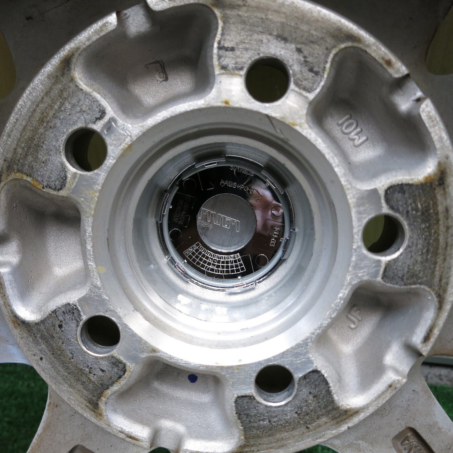 [送料無料]バリ溝！19年！キレイ！9.5分★プリウス 等 195/65R15 スタッドレス グッドイヤー アイスナビ6 ravrion RS01 ラブリオン PCD100/5H★3061912Hス