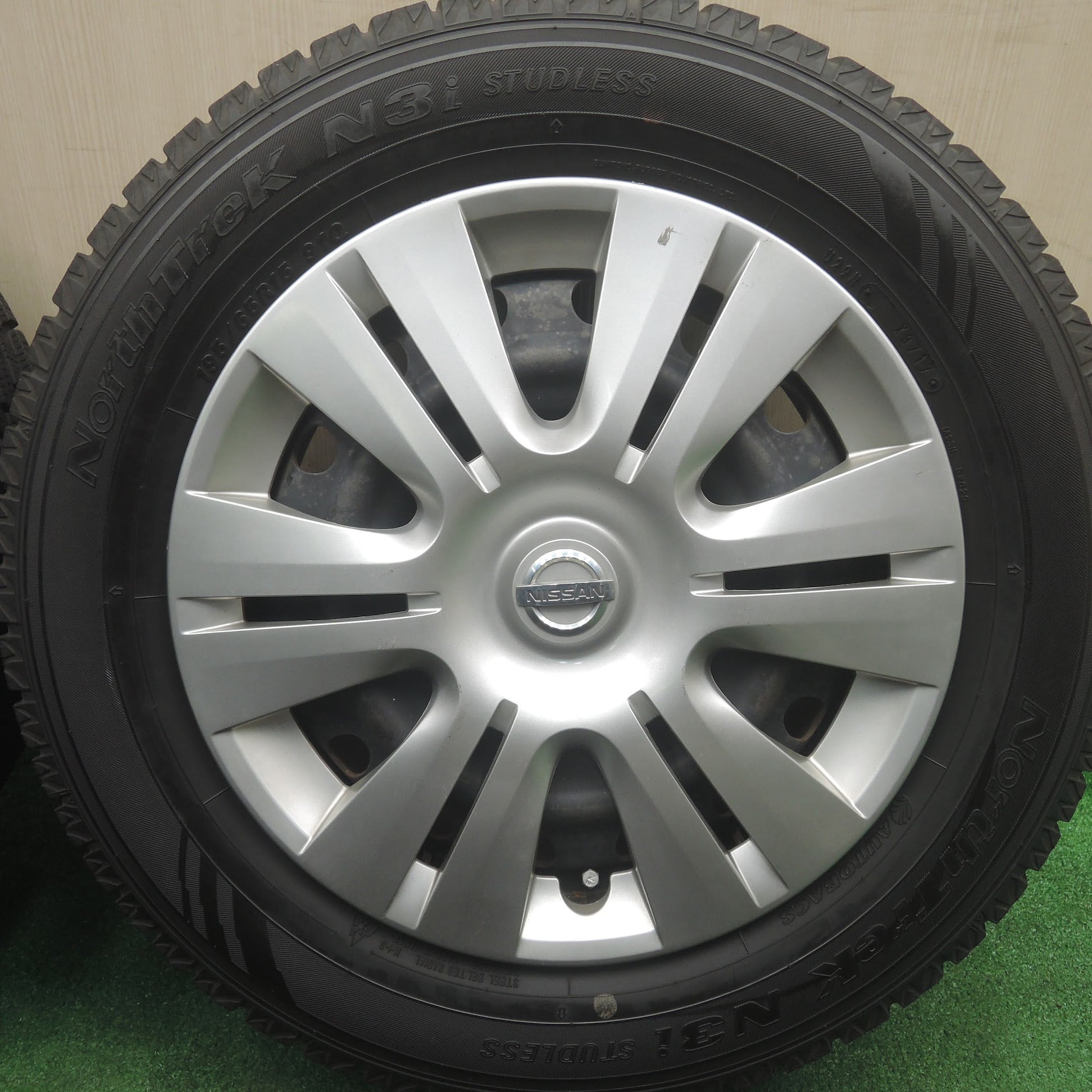NorthTrekスタッドレスタイヤ195/65R15+Nissanホイール4本
