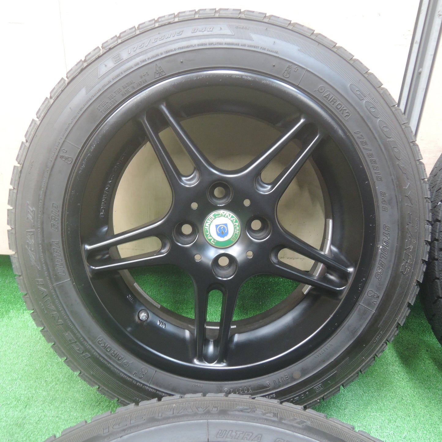 *送料無料*バリ溝！キレイ！9分★RACING DYNAMICS 175/65R15 スタッドレス グッドイヤー アイスナビ ZEA2 レーシングダイナミクス 15インチ PCD100/4H★3120606SYス