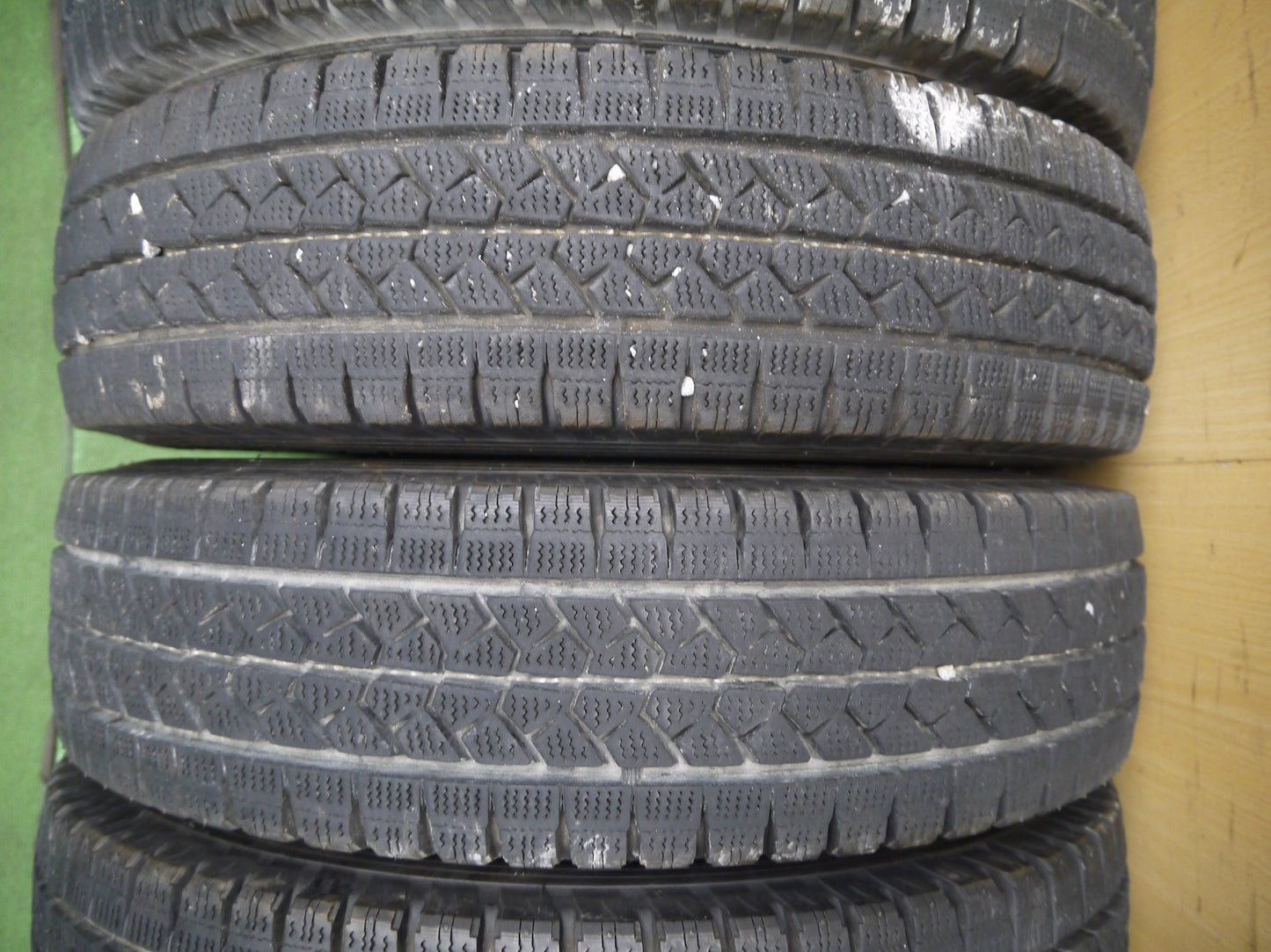 [送料無料]バリ溝！18年！9.5分★スタッドレス 165R14 8PR ブリヂストン ブリザック VL1 タイヤ 14インチ ADバン バネット ボンゴ 等★2123007クスタ