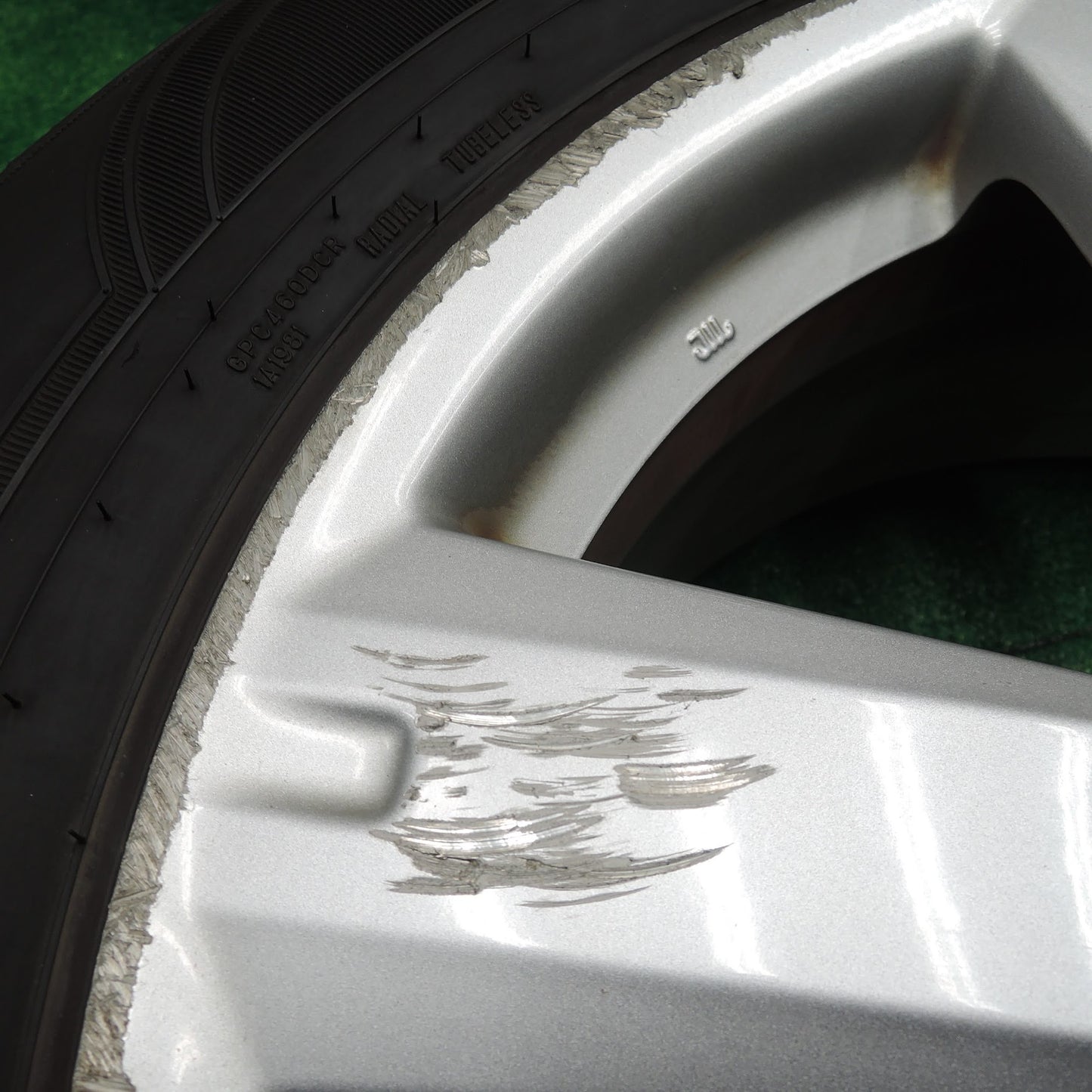 [送料無料]バリ溝！8.5分★トヨタ RAV4 純正 225/65R17 グッドイヤー ASSURANCE 17インチ PCD114.3/5H★3070601IHノ