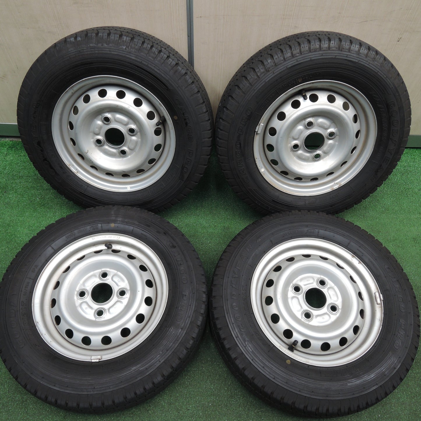 *送料無料*バリ溝！22年！ほぼ10分★ダイハツ ハイゼット 純正 スチール 145/80R12 80/78N グッドイヤー CARGO PRO 12インチ PCD100/4H★4012708HAノ