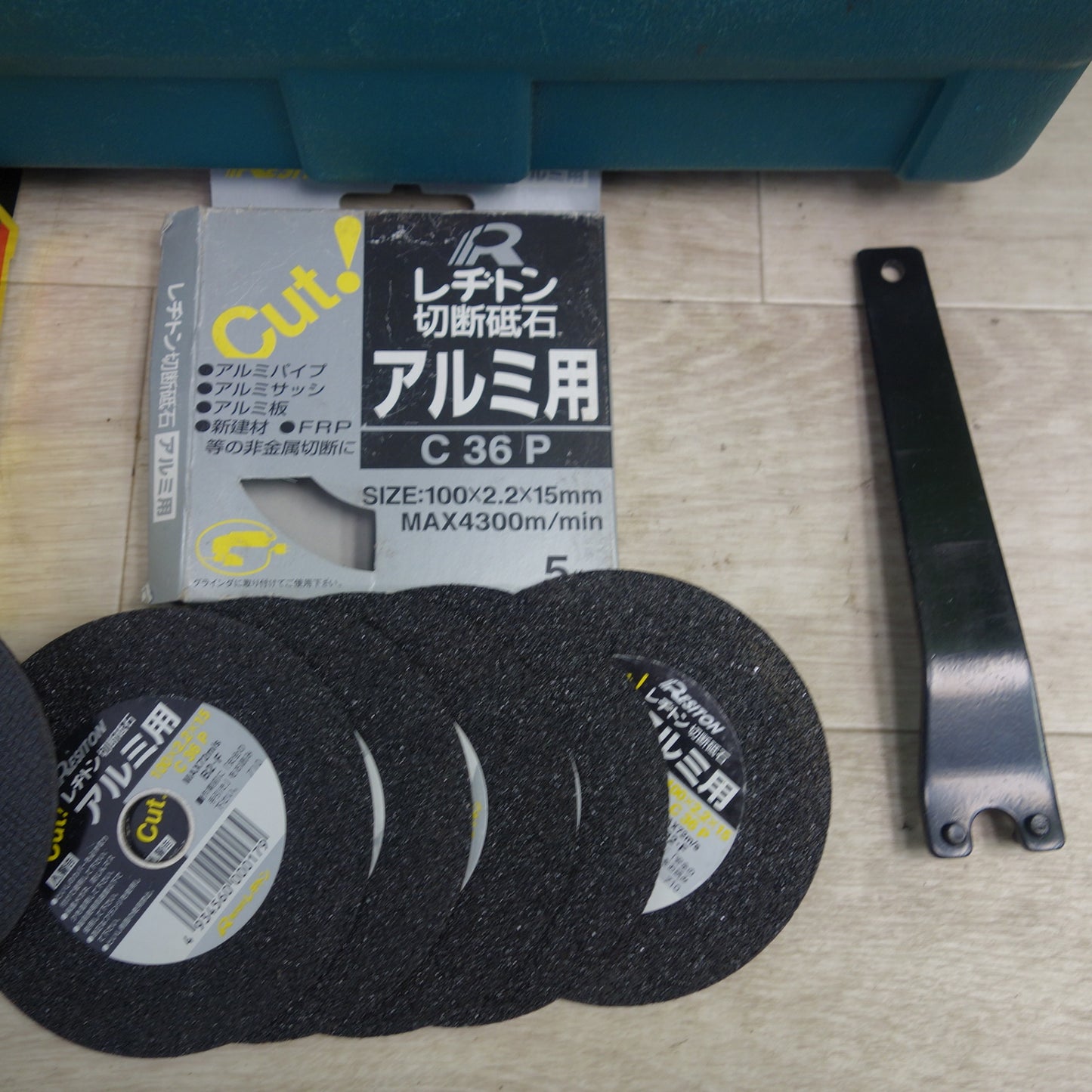 [送料無料] 付属品付き☆マキタ 100mm 充電式 ディスクグラインダ GA408DRG 電動 工具 makita☆