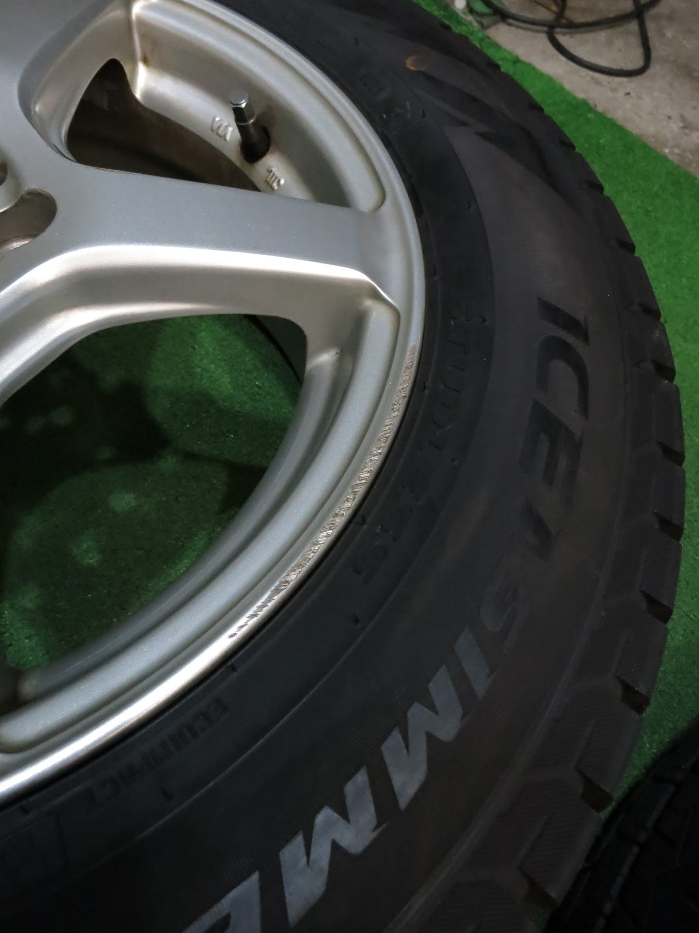 [送料無料]バリ溝！21年！ほぼ10分★スタッドレス 195/65R15 ピレリ アイスアシンメトリコ プラス SIBILLA GG シビラ 15インチ PCD114.3/5H★2120904Hス