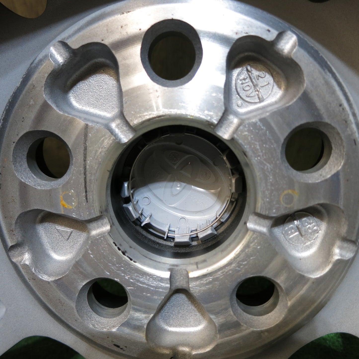 [送料無料]タイヤ未使用！22年★トヨタ 80系 ノア ヴォクシー エスクァイア 純正 195/65R15 スタッドレス ヨコハマ アイスガード iG60 PCD114.3/5H★3052207Hス