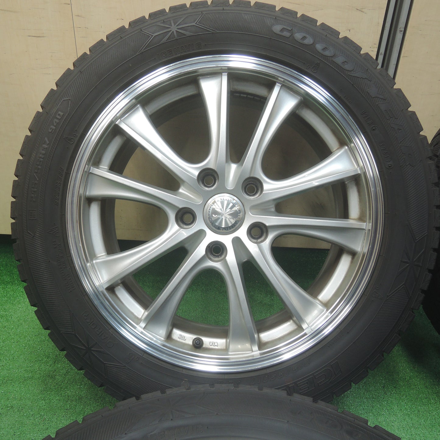 *送料無料*バリ溝！19年！キレイ！9.5分★スタッドレス 215/55R17 グッドイヤー アイスナビ6 VELVA ヴェルヴァ 17インチ PCD114.3/5H★3120604SYス