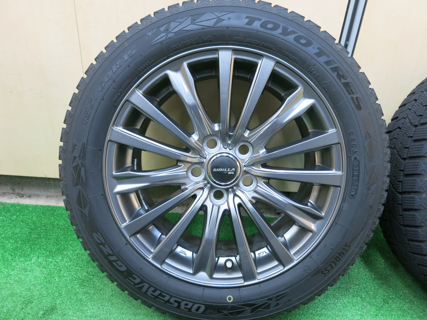 [送料無料]バリ溝！20年！キレイ！ほぼ10分★スタッドレス 185/60R15 トーヨー オブザーブ GIZ2 SIBILLA NEXT W5 シビラ 15インチ PCD100/5H★3020407ヒス