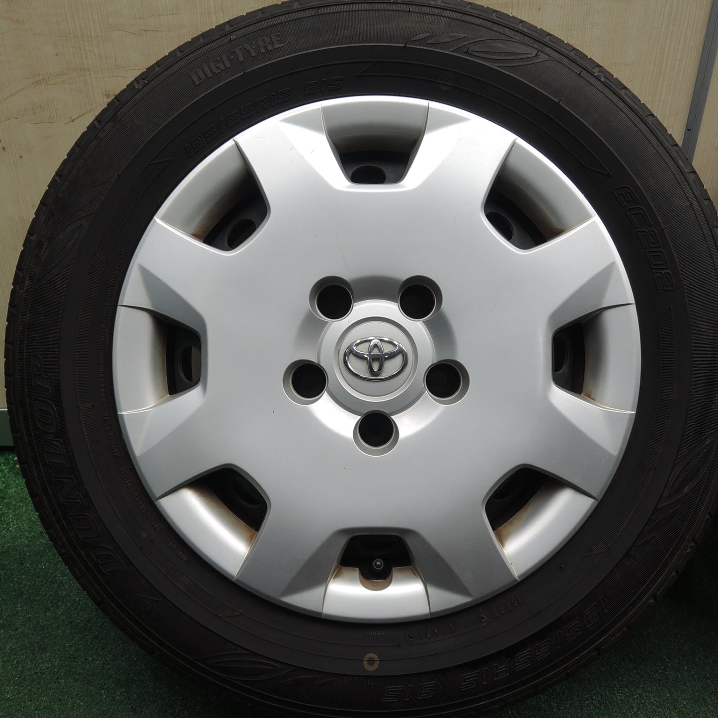 *送料無料* バリ溝！21年！9.5分★トヨタ 60系 ノア ヴォクシー 純正 スチール 195/65R15 ダンロップ EC202 15インチ PCD114.3/5H★4020406HAノ