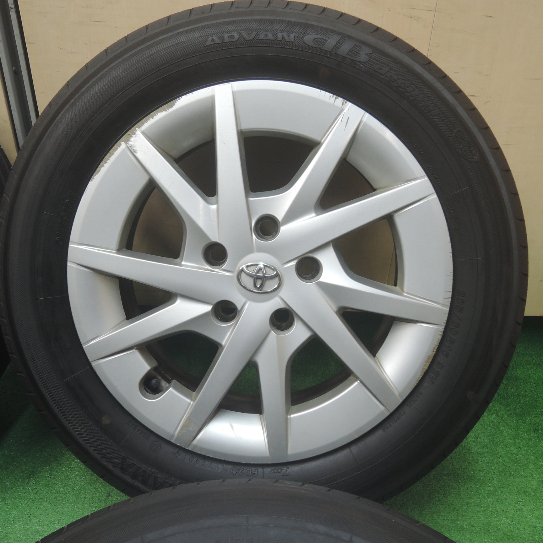 受け渡し予定者決定　トヨタ プリウスα 純正 205/60R16 トヨタ（TOYOTA） プリウスα 純正 16インチ ホイール ダンロップ WM02