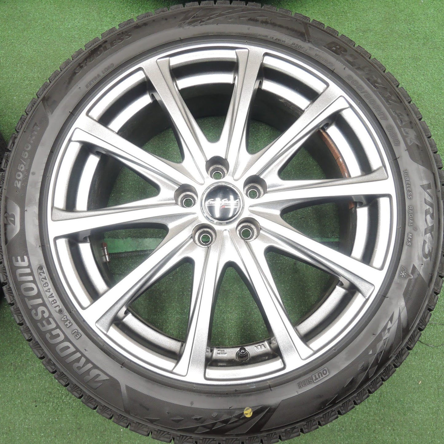 [送料無料] バリ溝！22年！綺麗！9.5分★スタッドレス 205/50R17 ブリヂストン ブリザック VRX3 EuroSpeed MANARAY PCD100/5H★3120302HAス