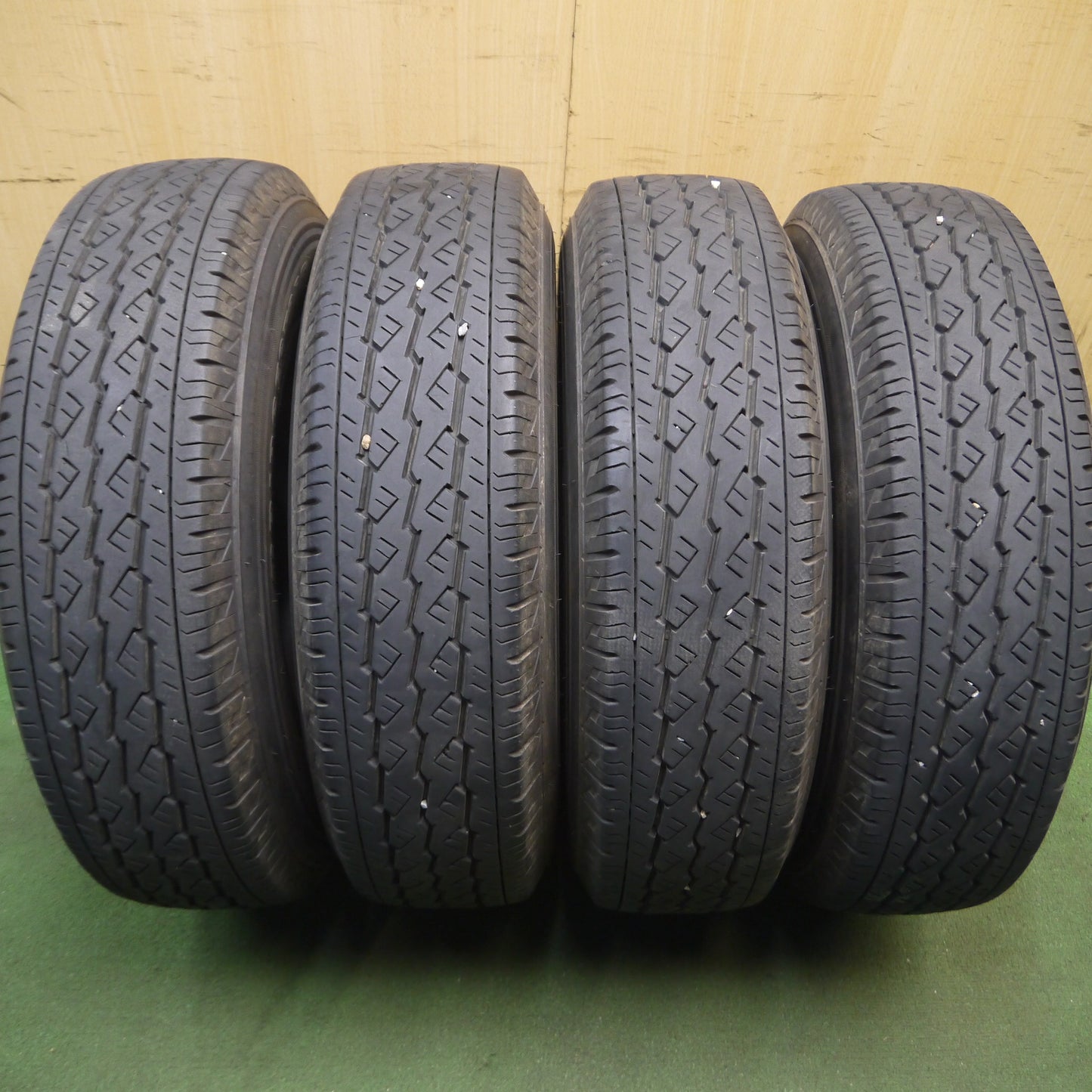 *送料無料*バリ溝！21年！キレイ！9.5分★ハイエース 等 195/80R15 ブリヂストン V600 KAZERA H301 MONZA 15インチ PCD139.7/6H★3120801Hノ