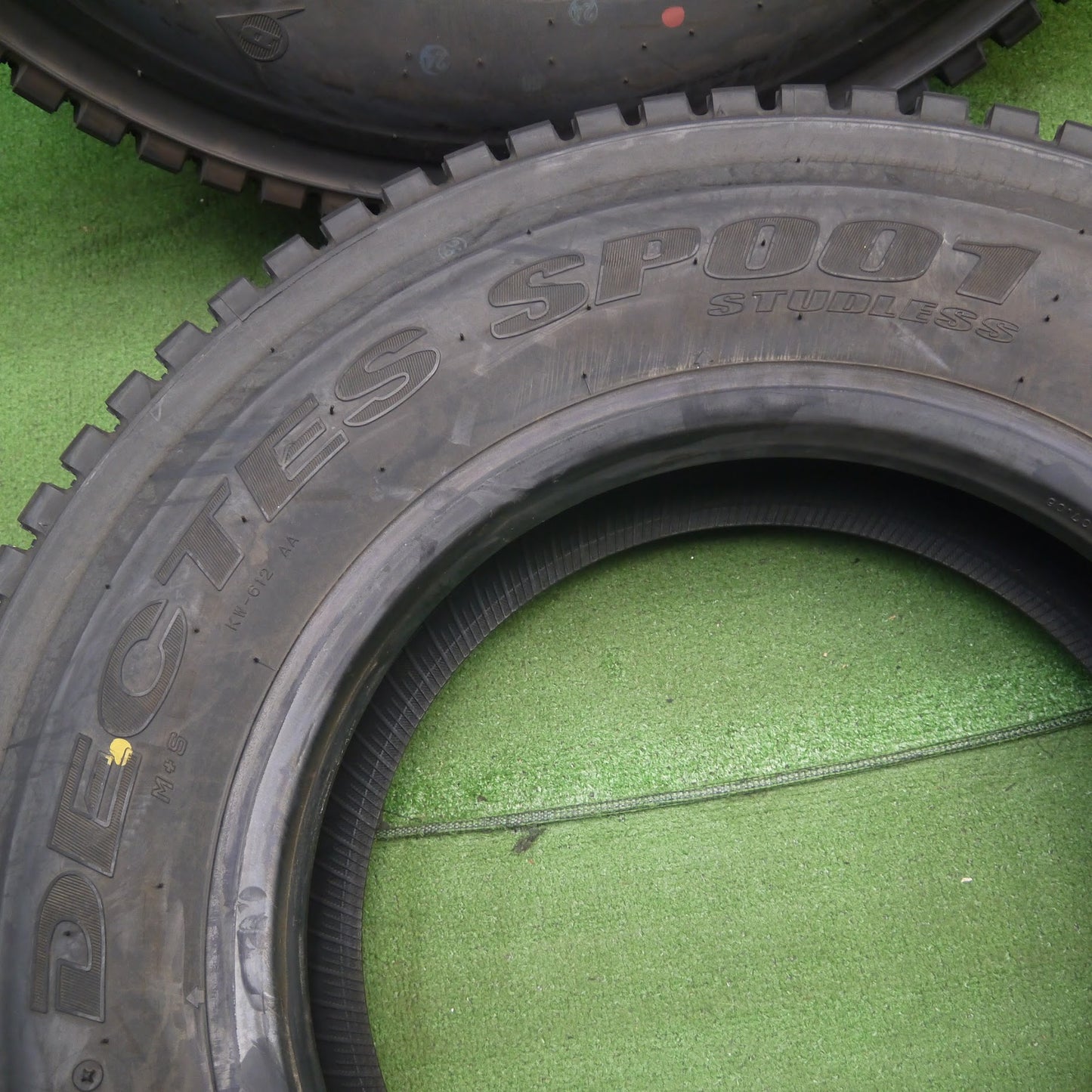 [送料無料]ほぼ未使用！22年★トラック タイヤ 225/80R17.5 123/122L スタッドレス ダンロップ デクテス SP001 DECTES 17.5インチ★3060102クスタ