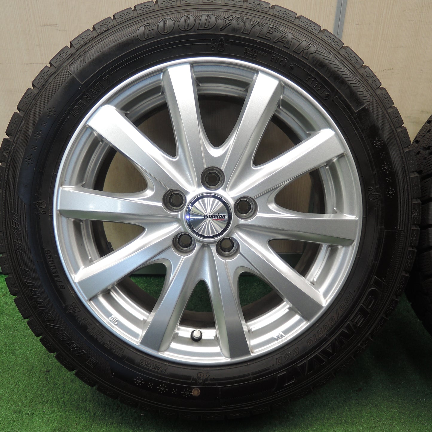 *送料無料*バリ溝！21年！キレイ！9分★スタッドレス 185/60R15 グッドイヤー アイスナビ7 ravrion RS01 ラブリオン 15インチ PCD100/5H★3120101TNス
