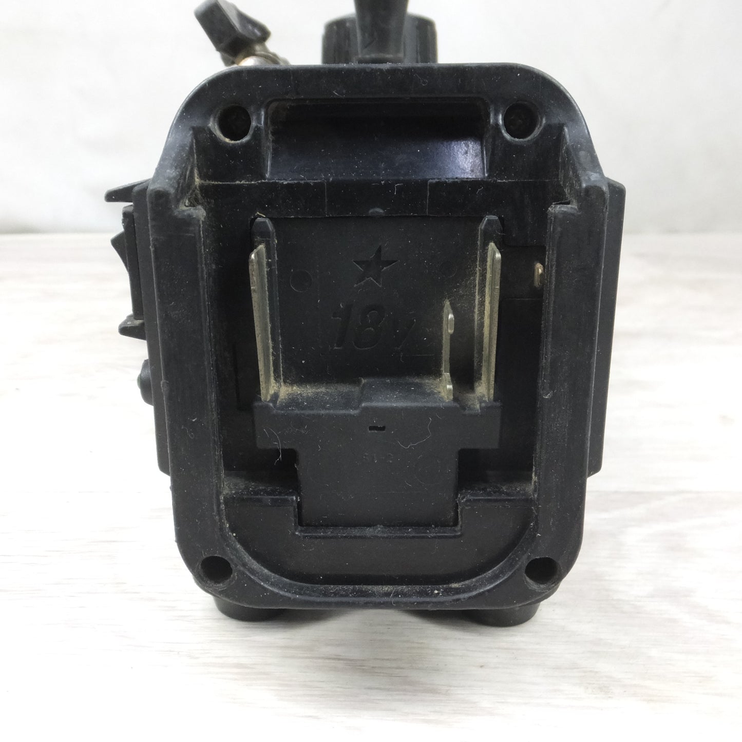 [送料無料] ◆makita マキタ 充電式 真空ポンプ VP180D 18V 電動工具 本体のみ◆