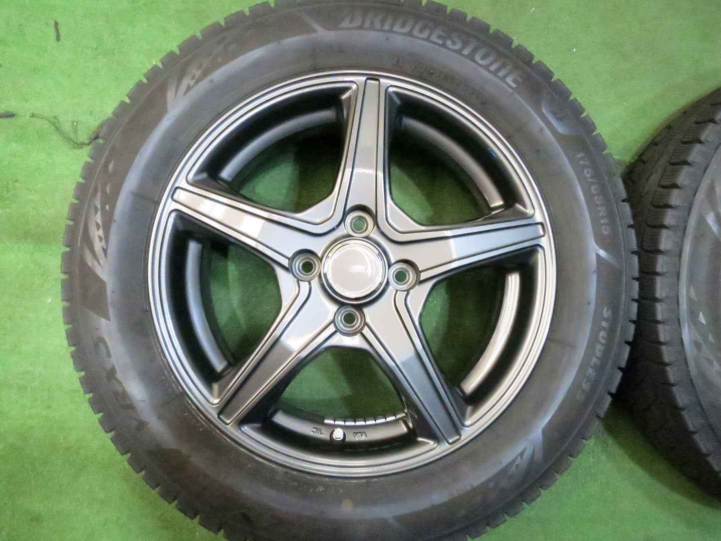 [送料無料]バリ溝！21年！キレイ！9.5分以上★スタッドレス 175/65R15 ブリヂストン ブリザック VRX3 TOPRUN トップラン 15インチ PCD100/4H★3030104Hス