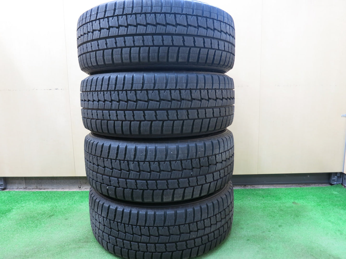 [送料無料]バリ溝！19年！キレイ！9.5分以上★スタッドレス 235/50R18 ダンロップ ウインターマックス WM01 Euro-S Stream MiD マルカ PCD114.3/5H★3022804ヒス