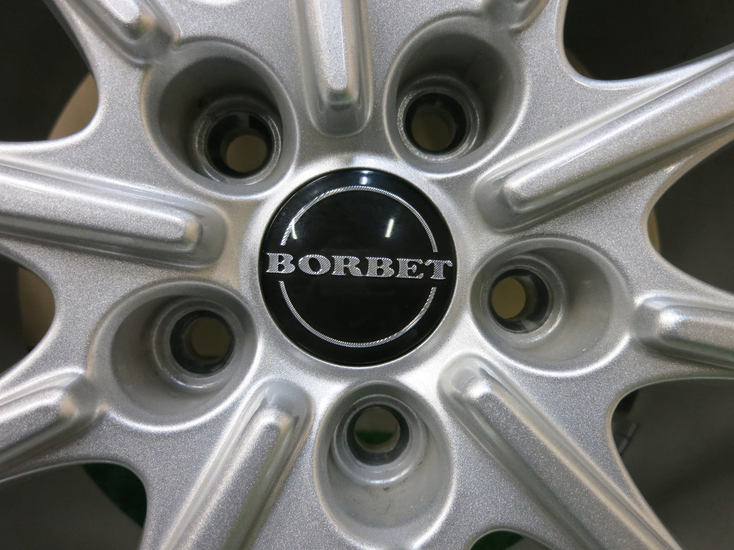 [送料無料]バリ溝！18年！美品！9.5分★ベンツ アウディ 等 BORBET CMA 245/45R17 スタッドレス ブリヂストン ブリザック VRX2 17インチ PCD112/5H★2121410ヒス