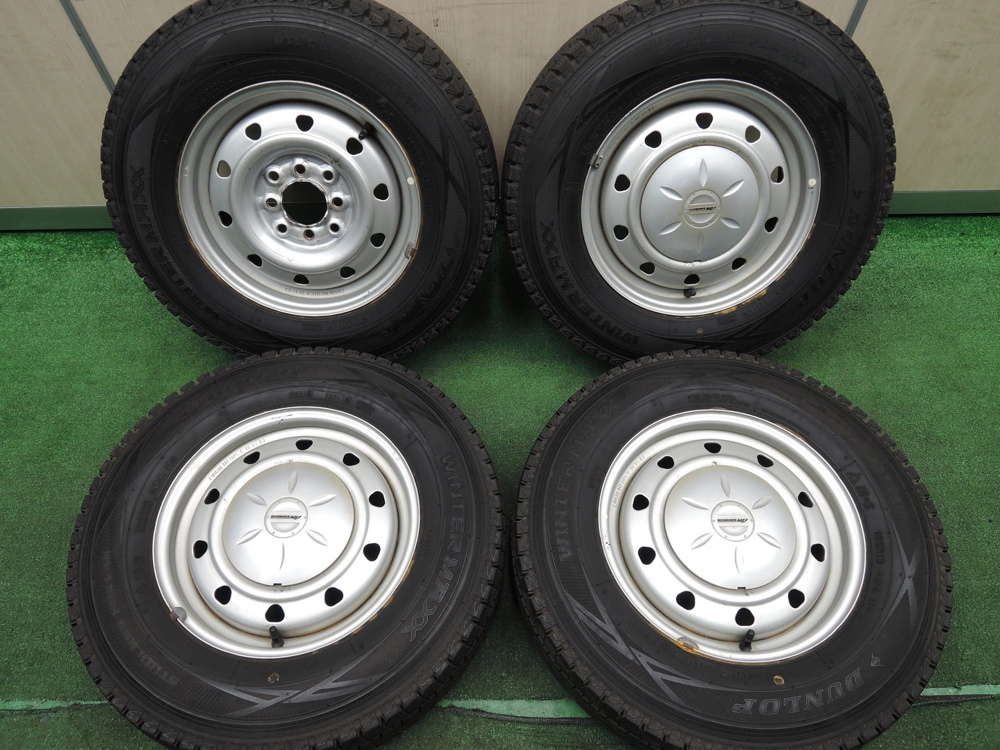 [送料無料]バリ溝！9.5分★スタッドレス 165R13 6PR ダンロップ ウインターマックス SV01 TOPY SCHWARZ MV スチール PCD100 114.3/4H マルチ★3112513HAス
