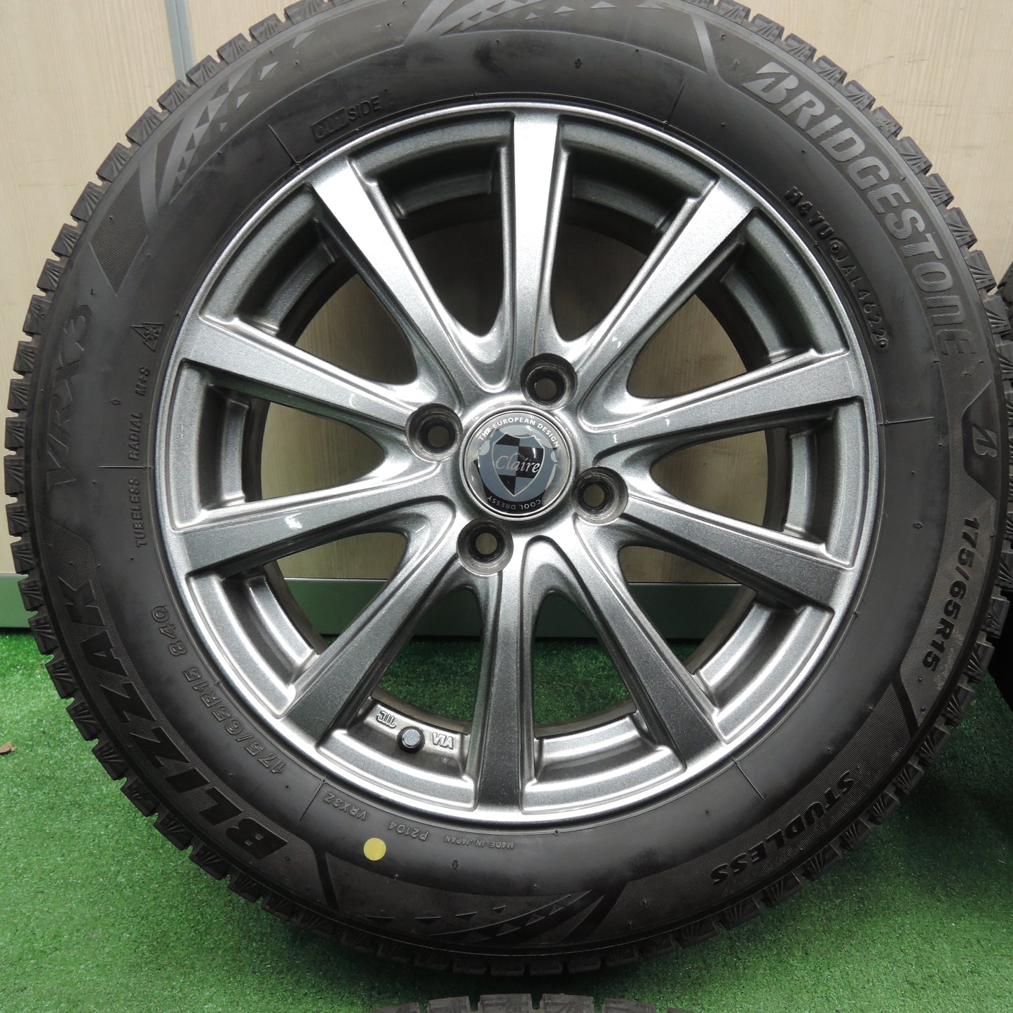 *送料無料*バリ溝！22年！キレイ！9.5分★スタッドレス 175/65R15 ブリヂストン ブリザック VRX3 Claire クレール 15インチ PCD100/4H★3121809TNス