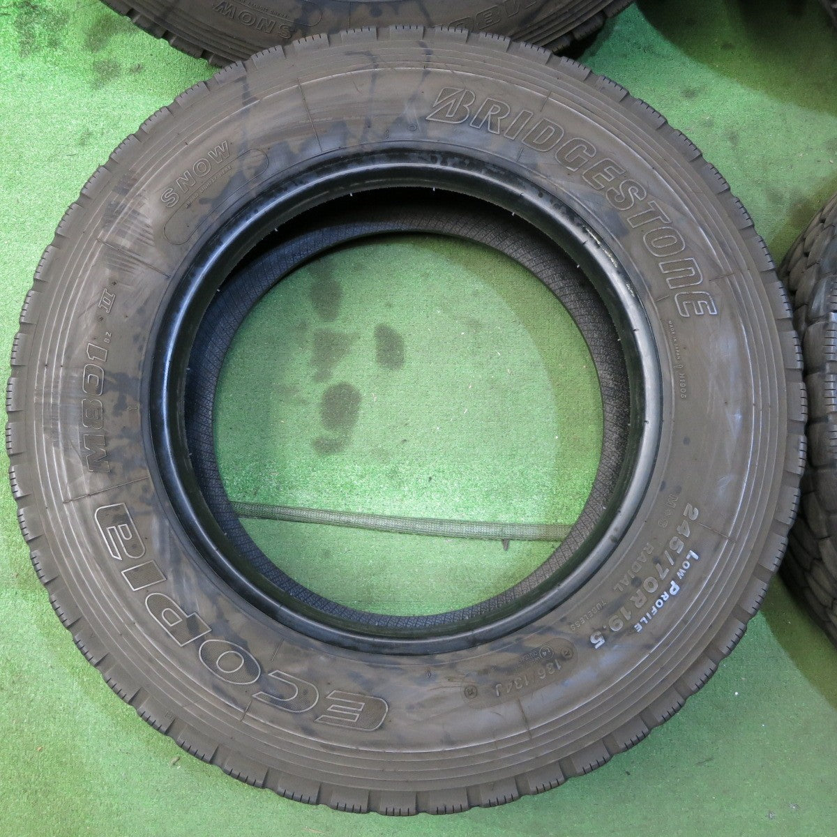 *送料無料* バリ溝！23年！8.5分★トラック タイヤ 245/70R19.5 136/134J ブリヂストン エコピア M801Ⅱ ミックス オールシーズン 19.5インチ★4021406クスタ