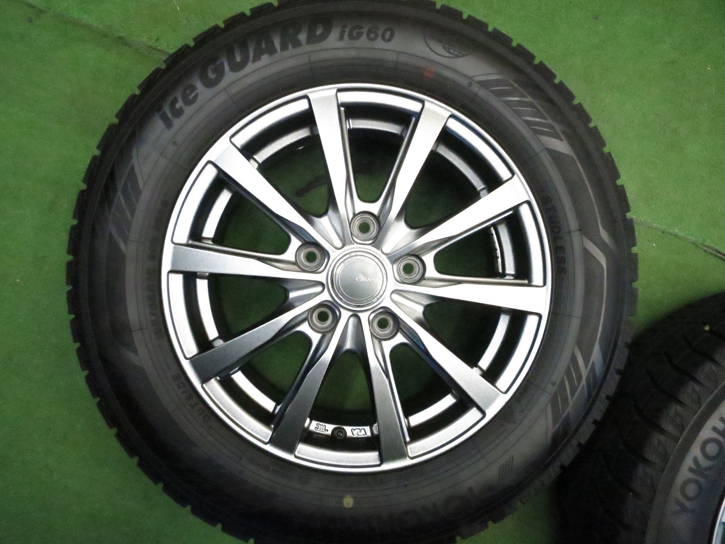 [送料無料]バリ溝！9分★スタッドレス 195/65R15 ヨコハマ アイスガード iG60 GRASS グラス 15インチ PCD114.3/5H★3020301Hス