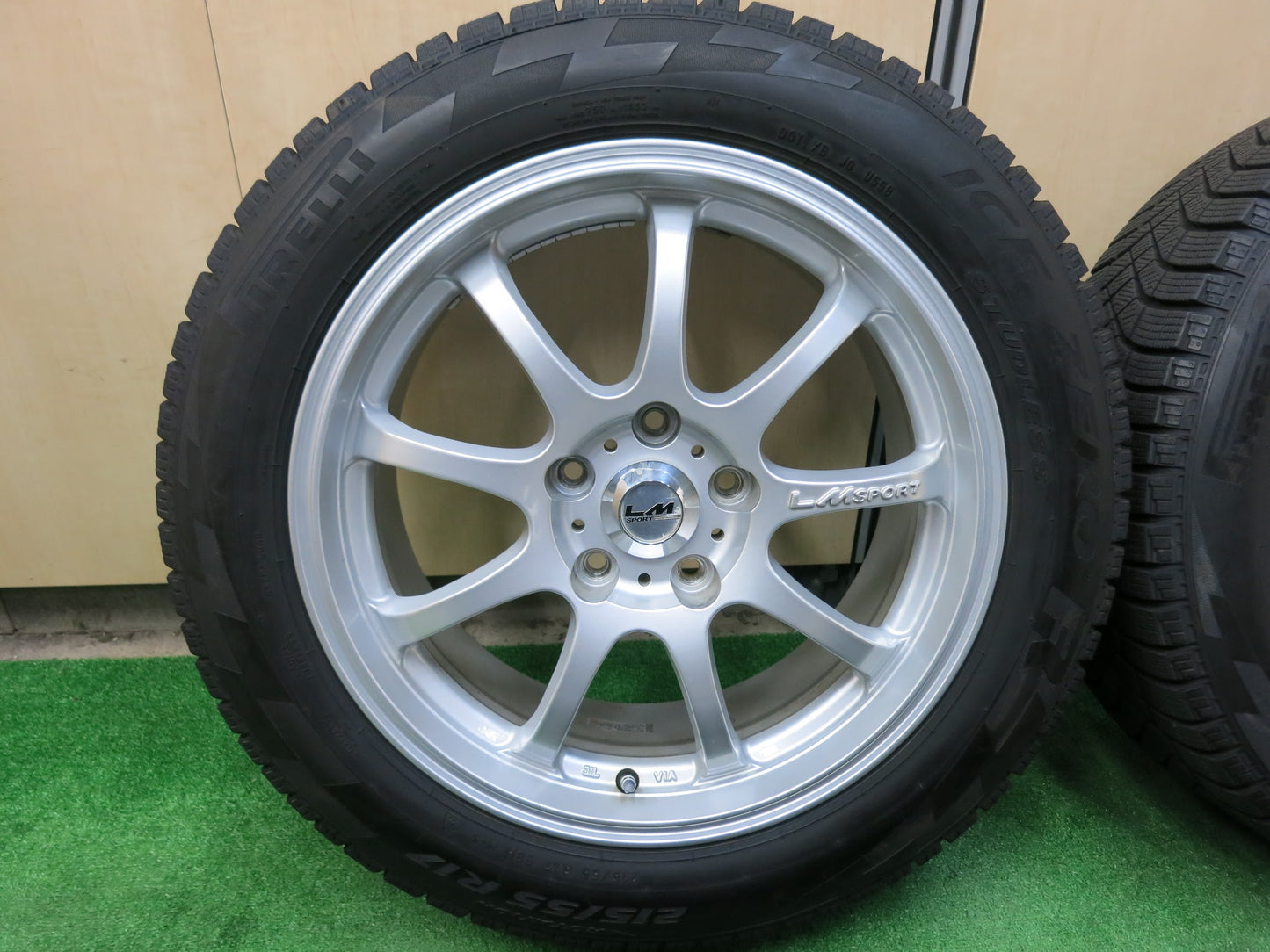 [送料無料]バリ溝！キレイ！9.5分★スタッドレス 215/55R17 ピレリ アイス ゼロ R LM SPORT LMスポーツ 17インチ PCD114.3/5H★3031101ヒス