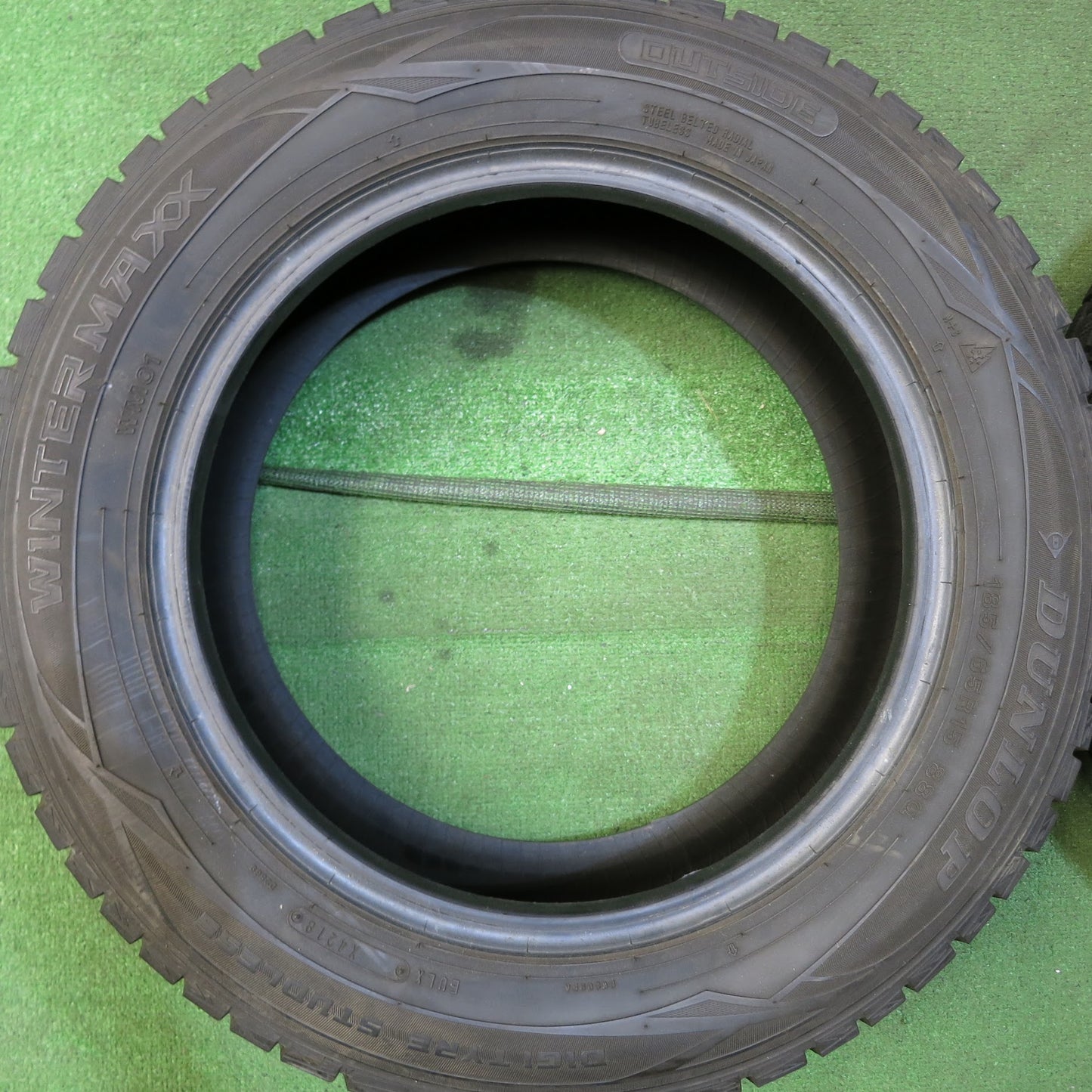 [送料無料]バリ溝！8.5分★スタッドレス 185/65R15 ダンロップ ウインターマックス WM01 タイヤ 15インチ フリード スパイク ノート デミオ 等★3062113Hスタ