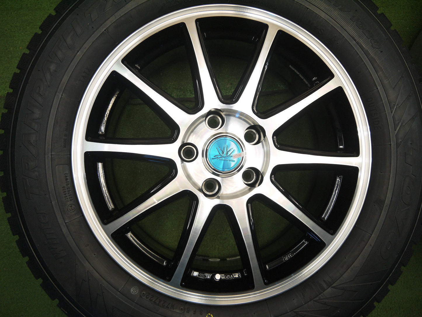 [送料無料]未使用！22年★スタッドレス 225/65R17 LOXARNY SPORT トーヨー ウインター トランパス TX ロクサーニ スポーツ 17インチ PCD114.3/5H★3011806クス