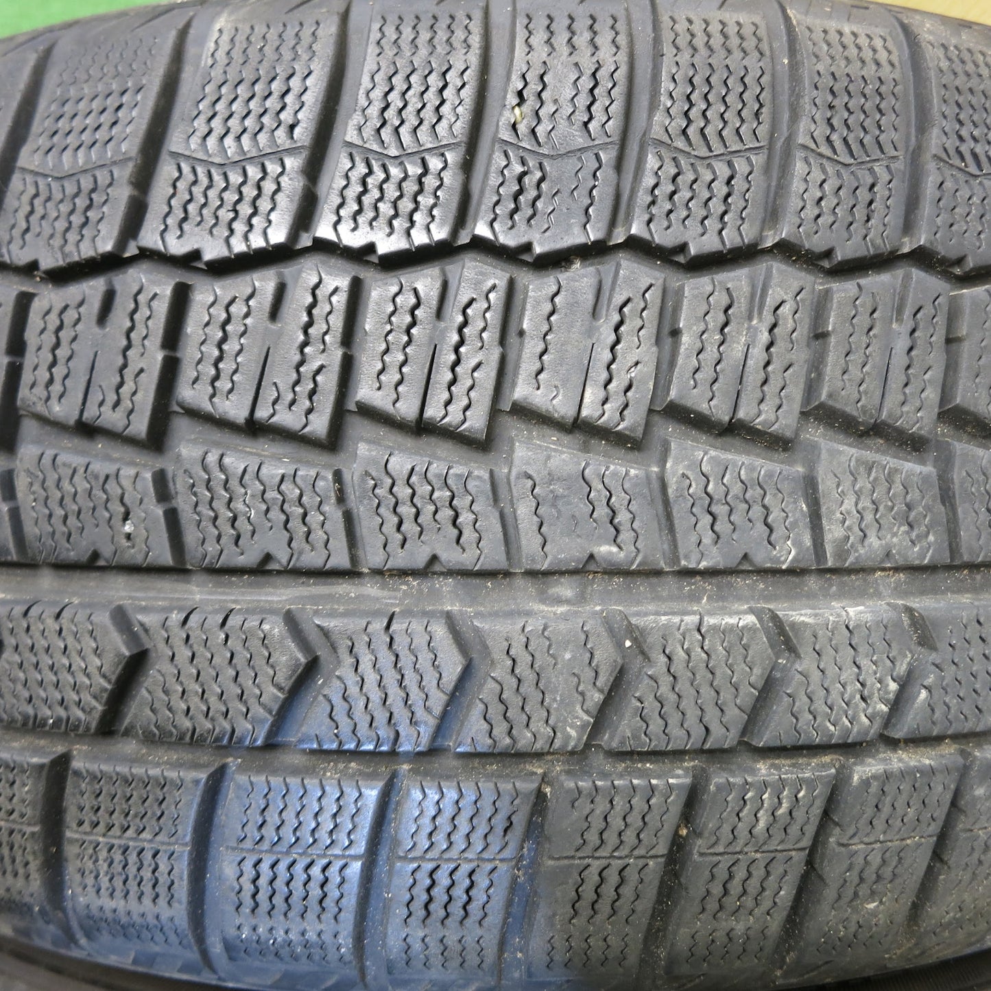 [送料無料]バリ溝！9.5分★スタッドレス 245/50R19 ダンロップ ウインターマックス WM02 ランフラット 19インチ レクサス 等★3051203Hスタ