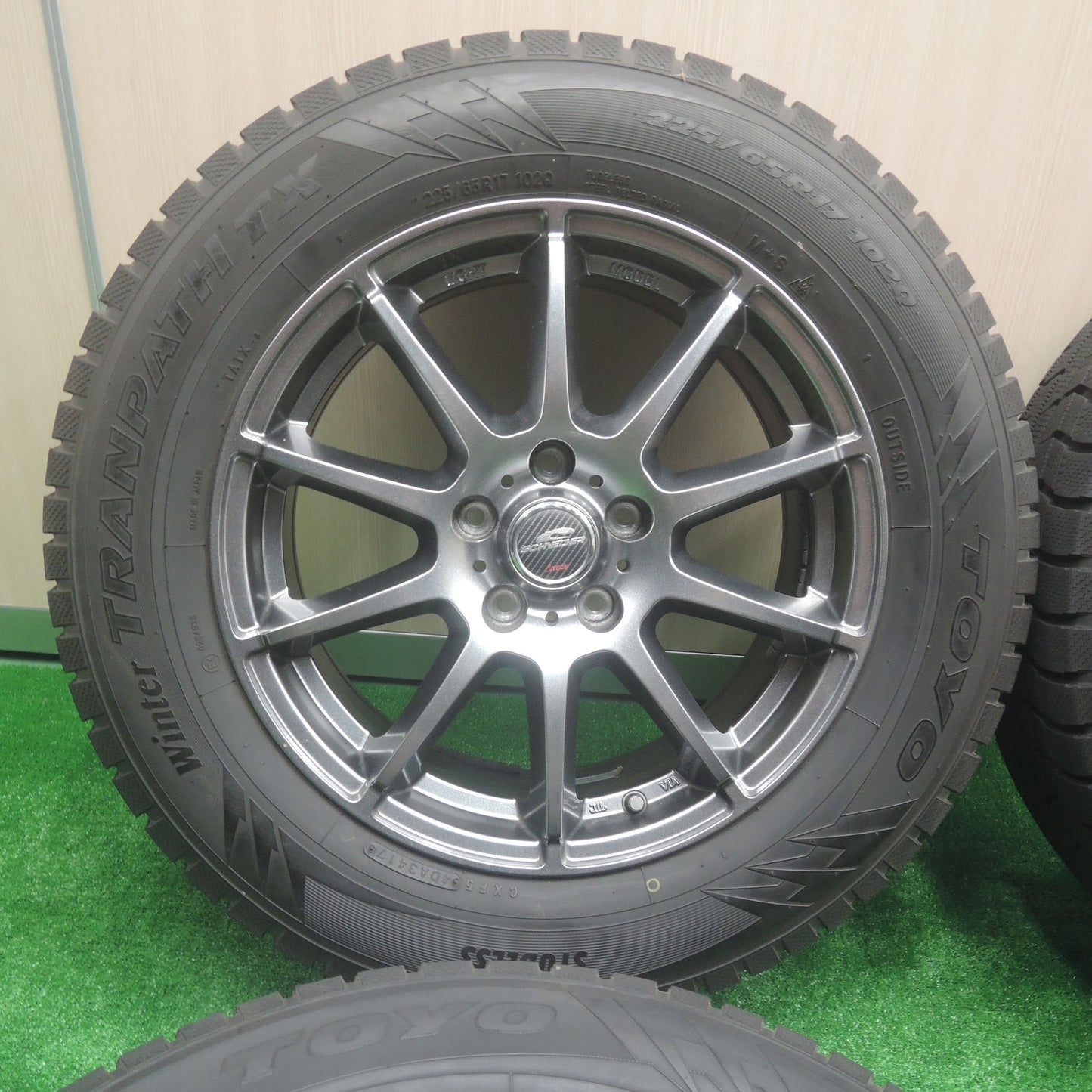 [送料無料]超バリ溝！キレイ！9.5分以上★スタッドレス 225/65R17 トーヨー ウインタートランパス TX SCHNEIDER シュナイダー 17インチ PCD114.3/5H★3070701SYス