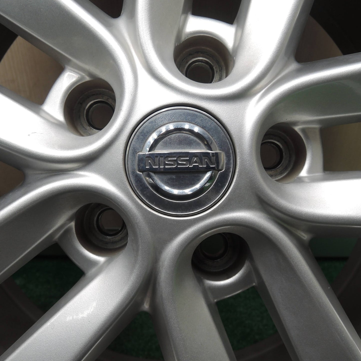 [送料無料]バリ溝！キレイ！9.5分★日産 ジューク 純正 215/55R17 トーヨー トランパス MPZ 17インチ PCD114.3/5H★3110204TNノ